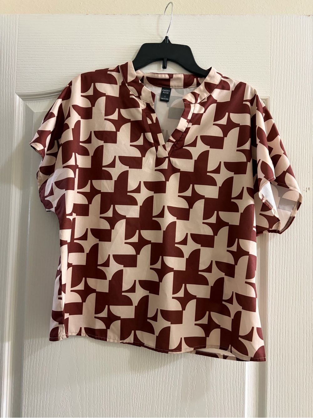 SHEIN Geometric Print Blouse Medium Brown Cream V-Neck Short Sleeve Top